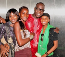 Des fans toutes joyeuses aux ôtés d’AGS