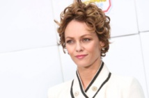 Vanessa Paradis mise à nu dans une nouvelle biographie Vanessa Paradis mise à nu dans une nouvelle biographie