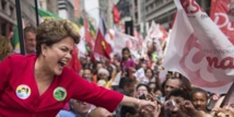 Réélue présidente du Brésil, Dilma Rousseff appelle au « dialogue » Réélue présidente du Brésil, Dilma Rousseff appelle au « dialogue »