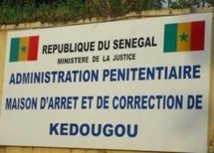 Deux cent quarante(240) agents pénitentiaires recrutés en 2015 Deux cent quarante(240) agents pénitentiaires recrutés en 2015