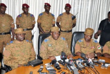 Burkina : démission de Compaoré, confusion autour de la transition Burkina : démission de Compaoré, confusion autour de la transition