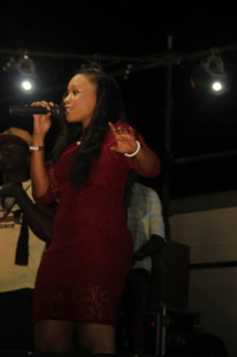 (Photos) Aïda Samb enflamme le village de Yaya Jammeh (Photos) Aïda Samb enflamme le village de Yaya Jammeh