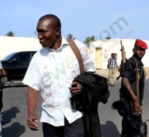 Me Amadou Sall : «S’ils veulent arrêter Wade, qu’ils le fassent ! » Me Amadou Sall : «S’ils veulent arrêter Wade, qu’ils le fassent ! »