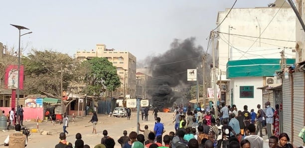 Affrontements aux Parcelles assainies : Total, Shell et Orange cibles des manifestants