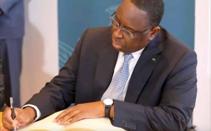 Macky accorde sa grâce à près d'un millier prisonniers