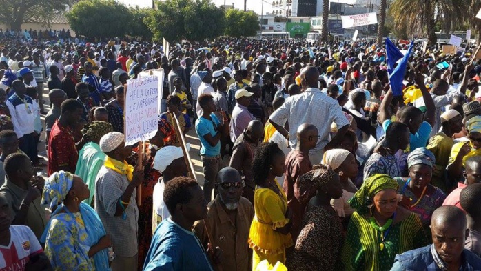 Meeting du (PDS) et alliés: Les militants de la banlieue bloqués sur la route !! Meeting du (PDS) et alliés: Les militants de la banlieue bloqués sur la route !!