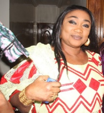 Rivalité entre TFM et SENTV : la cantatrice Ndèye Fatou Ndiaye se rachète… Rivalité entre TFM et SENTV : la cantatrice Ndèye Fatou Ndiaye se rachète…