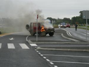 Une Mercedes 4x4 prend feu sur la corniche ouest dakaroise