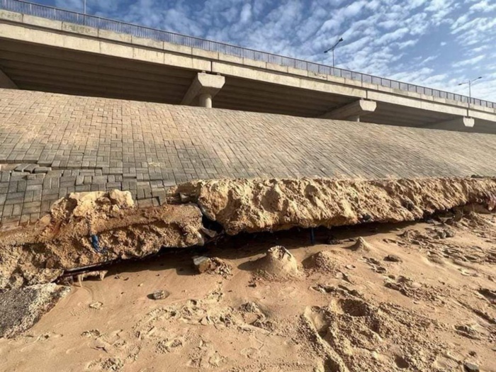 Une partie de l'autopont de Camberène s'affaisse sous l'effet des vagues (images) Une partie de l'autopont de Camberène s'affaisse sous l'effet des vagues (images)