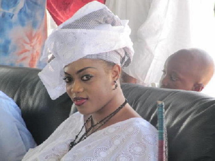 Sokhna Bator Thiam, 4e épouse : "Je préfère mille fois nettoyer les chaussures de Cheikh Béthio que..." Sokhna Bator Thiam, 4e épouse : "Je préfère mille fois nettoyer les chaussures de Cheikh Béthio que..."