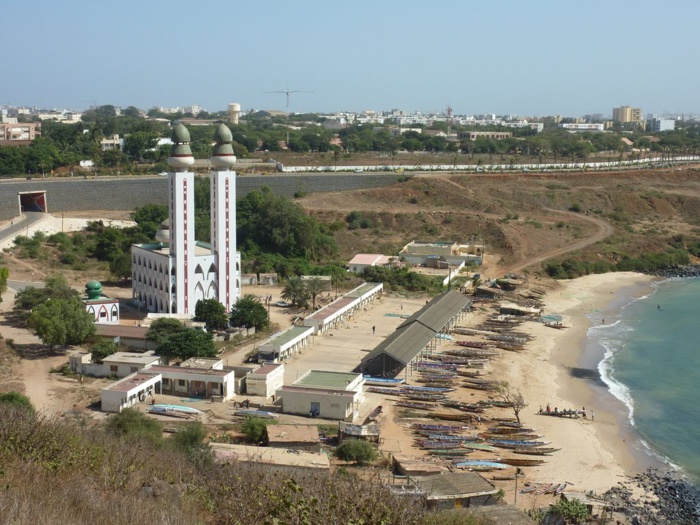 Qui lorgnent les environs de la mosquée de la divinité? Qui lorgnent les environs de la mosquée de la divinité?