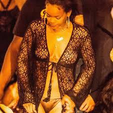 Rihanna seins nus sur le yacht de P.Diddy pour 2015 !