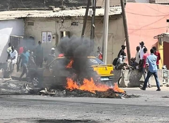 Manifestations : 15 morts enregistrés depuis jeudi (nouveau bilan officiel) Manifestations : 15 morts enregistrés depuis jeudi (nouveau bilan officiel)