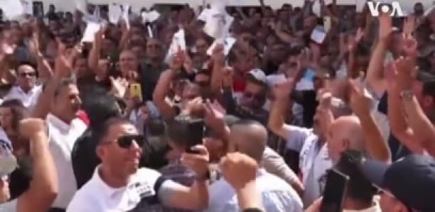 Des Tunisiens manifestent contre la présence de migrants clandestins