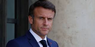 Adolescent tué par un policier: Macron exprime son "émotion"