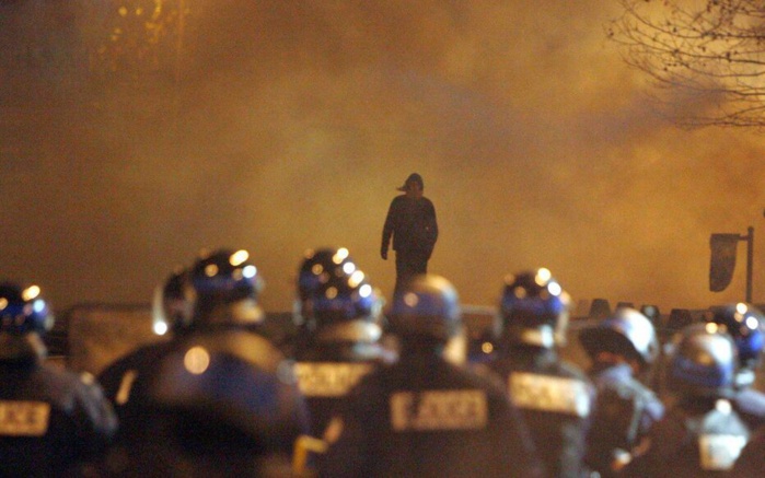 Emeutes en France: 157 interpellations et 3 blessés parmi la police après une 6e nuit d'émeutes Emeutes en France: 157 interpellations et 3 blessés parmi la police après une 6e nuit d'émeutes