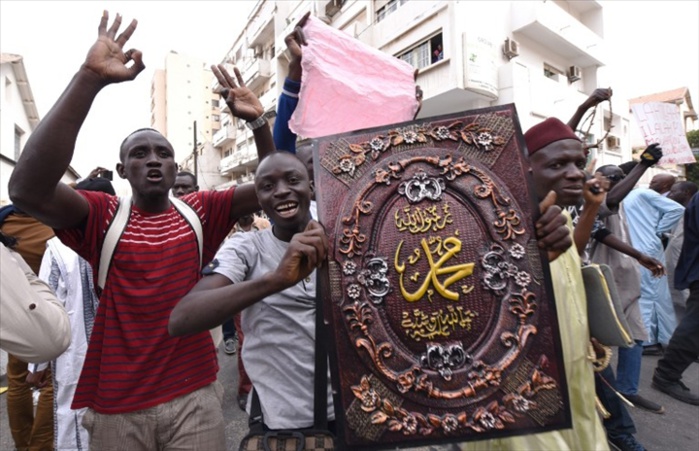 Rassemblement contre Charlie : les politiques hués hier à l’Institut islamique de Dakar Rassemblement contre Charlie : les politiques hués hier à l’Institut islamique de Dakar