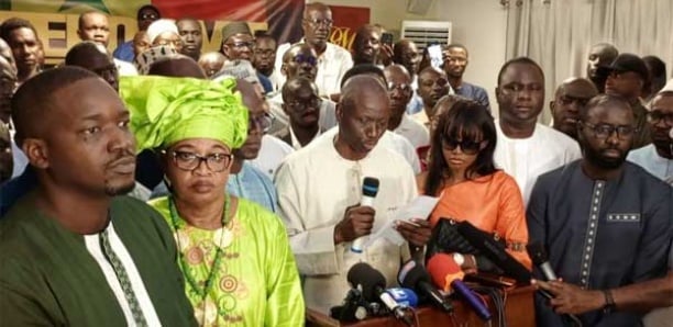 LE F24 SUR LE RENONCEMENT DE MACKY SALL AU TROISIEME MANDAT: "LE PEUPLE A EMPECHE UNE BIFURCATION DICTATORIALE"