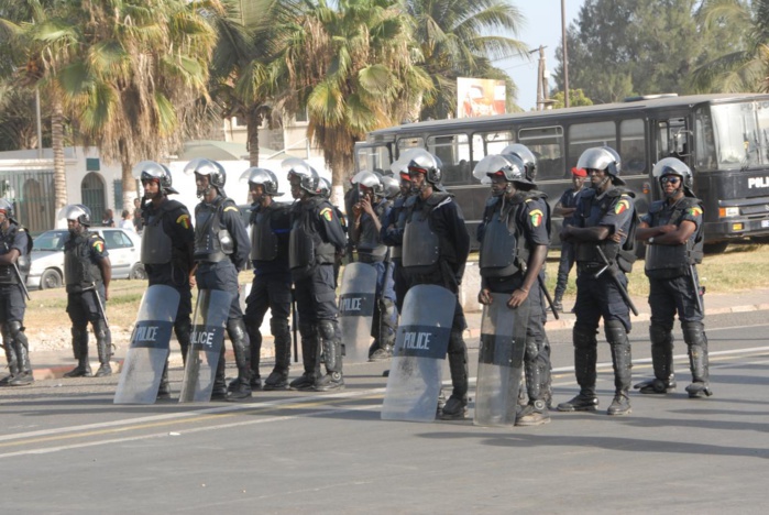 Meeting du (PDS) hier : La Police mate les libéraux ! Meeting du (PDS) hier : La Police mate les libéraux !