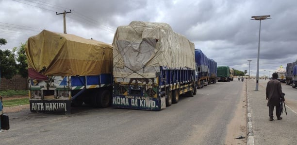 Plus de 1 000 camions bloqués à la frontière Niger-Bénin, après les sanctions de la Cedeao