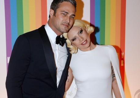 Lady Gaga partage les détails de ses fiançailles sur Instagram