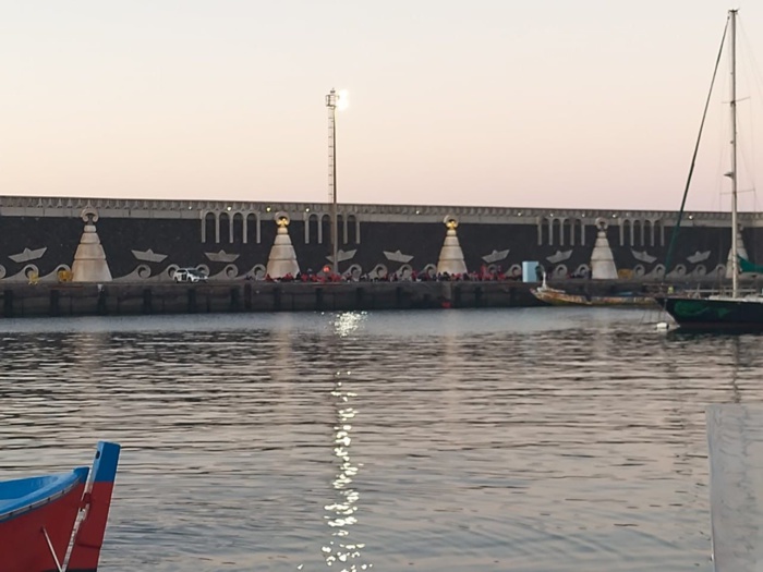 Une autre pirogue de 200 migrants débarque ce dimanche matin à Tenerife Une autre pirogue de 200 migrants débarque ce dimanche matin à Tenerife
