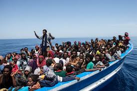 Potou: une pirogue avec 128 migrants interceptée