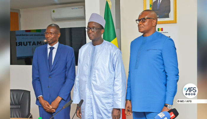 Sports et Elevage : Amadou Ba passe le témoin à Lat Diop et à Daouda Dia Sports et Elevage : Amadou Ba passe le témoin à Lat Diop et à Daouda Dia