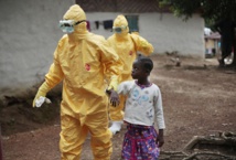 Ebola: la Croix-Rouge sensibilise avec des 'mots justes'