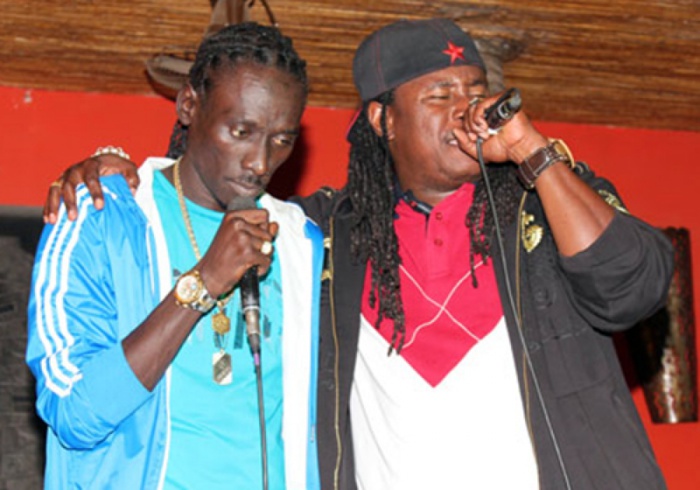 Awadi et Duggy Tee dénoncent « Le pays va mal, tout est politisé au Sénégal » Awadi et Duggy Tee dénoncent « Le pays va mal, tout est politisé au Sénégal »