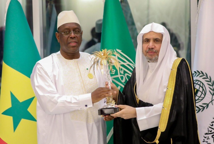 Macky Sall reçoit le Prix de la Ligue islamique mondiale Macky Sall reçoit le Prix de la Ligue islamique mondiale