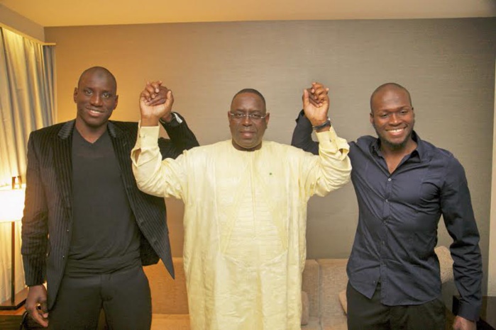 Visite de travail en Turquie : Demba Ba et Moussa Sow offrent leur maillot au Président Macky Sall