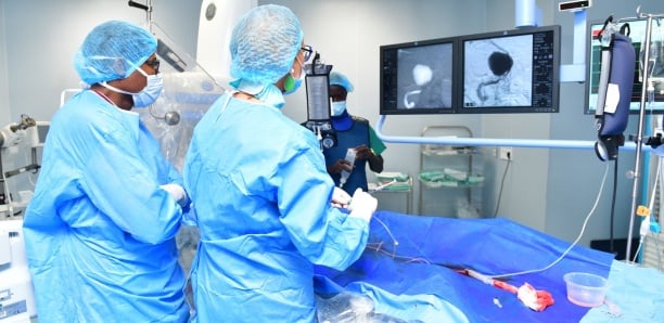 Après la greffe rénale, nouvelle prouesse de la médecine sénégalaise : Premier traitement endocvasculaire d'un anévrisme cérébral à Touba