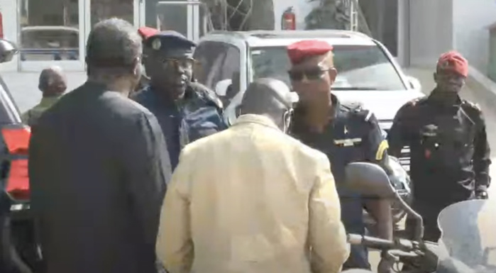 Affaire Sonko : La Caisse de dépôt et de consignation barricadée, Ayib Daffé interdit d’entrée Affaire Sonko : La Caisse de dépôt et de consignation barricadée, Ayib Daffé interdit d’entrée