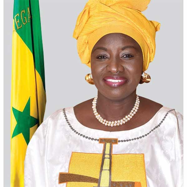 Présidentielle 2024 : Mimi Touré a déposé sa candidature au Conseil constitutionnel