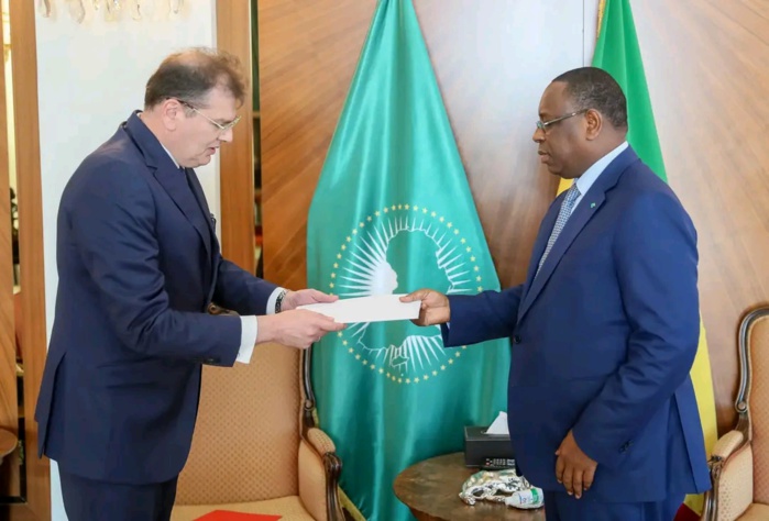 Macky Sall a reçu les lettres de créance de trois nouveaux ambassadeurs Macky Sall a reçu les lettres de créance de trois nouveaux ambassadeurs