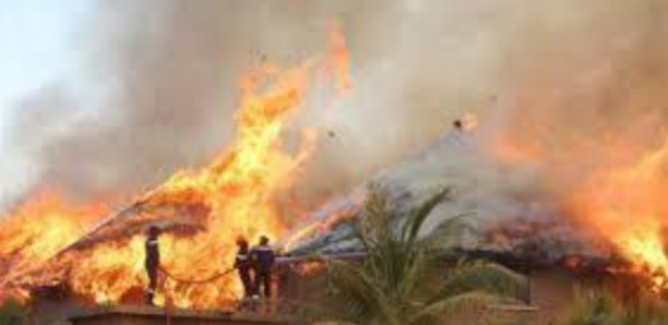 Kédougou : 20 cases réduites en cendres par un incendie à Bantaco