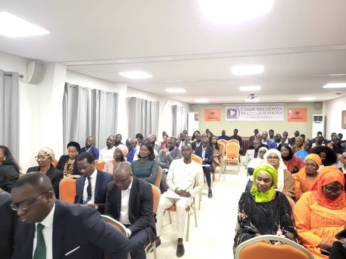 Nouvel an: Le personnel de la CDC présente se vœux au DG Cheikh Issa SALL Nouvel an: Le personnel de la CDC présente se vœux au DG Cheikh Issa SALL