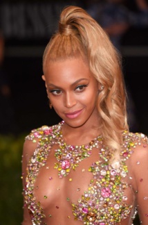 Rihanna, Kim Kardashian... se rivalisent!(Photos) Rihanna, Kim Kardashian... se rivalisent!(Photos)