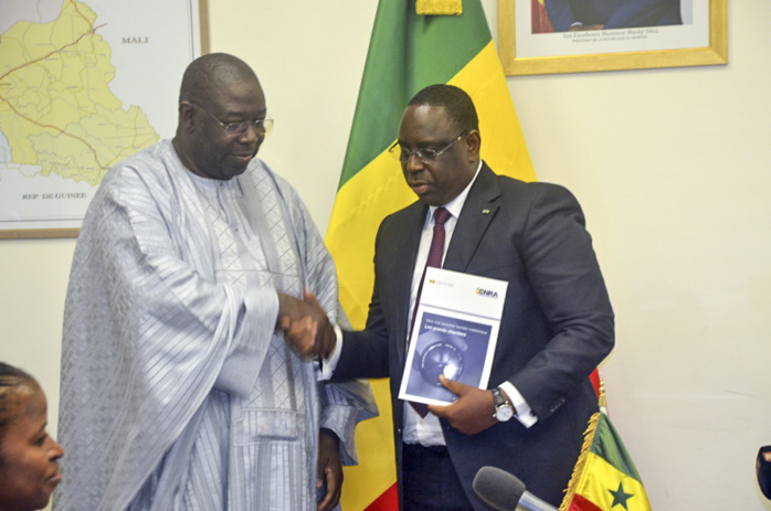 Macky Sall à la cérémonie de remise  du rapporte du(CNRA)