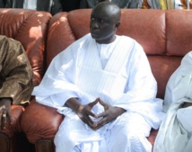 Politique : Idrissa Seck casse la tirelire à Touba Politique : Idrissa Seck casse la tirelire à Touba