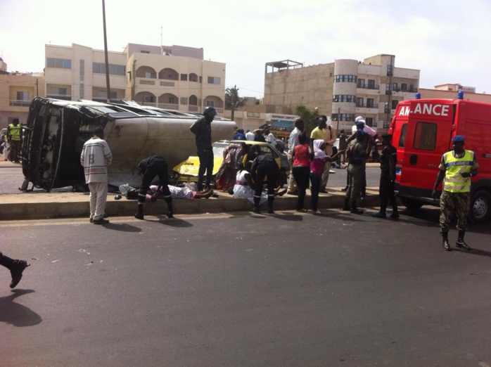 Un véhicule TATA se renverse sur la VDN