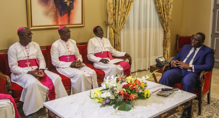 Le Chef de l'Etat a reçu en audience, ce mercredi 27 mai 2015, à la Présidence de la République, Le Chef de l'Etat a reçu en audience, ce mercredi 27 mai 2015, à la Présidence de la République,