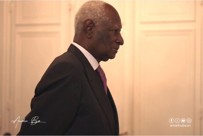 France : Le Président Abdou Diouf a voté sans faire de déclaration France : Le Président Abdou Diouf a voté sans faire de déclaration