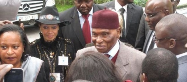 Me Abdoulaye Wade est arrivé ce matin à Paris