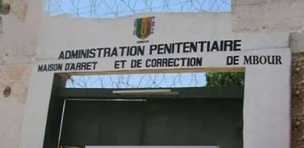 Mac de Mbour : une tentraine de téléphones portables saisis dans les cellules lors d'une fouille