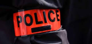 Trafic de chanvre indien : des policiers de l'Ocrtis blessés et séquestrés par des villageois lors d'une perquisition chez un dealer