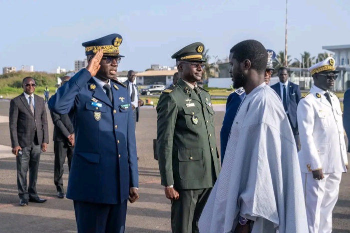 15eme de l’OCI : le président Bassirou Diomaye Faye est arrivé à Banjul 15eme de l’OCI : le président Bassirou Diomaye Faye est arrivé à Banjul