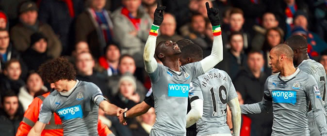  Newcastle: Le coach décidé à garder Papiss Cissé