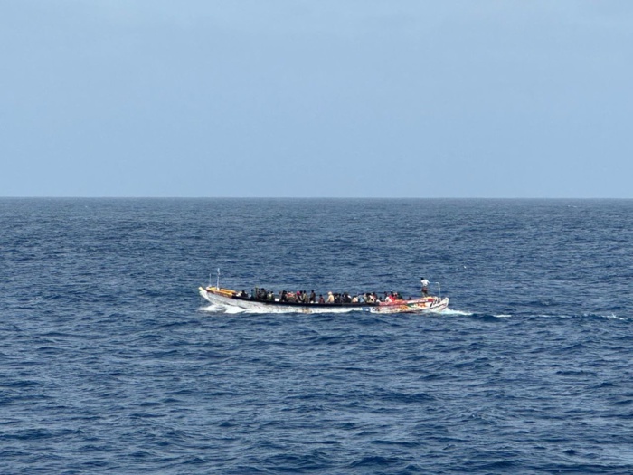 La Marine nationale et l’Armée de l’air interceptent une pirogue avec 116 migrants La Marine nationale et l’Armée de l’air interceptent une pirogue avec 116 migrants